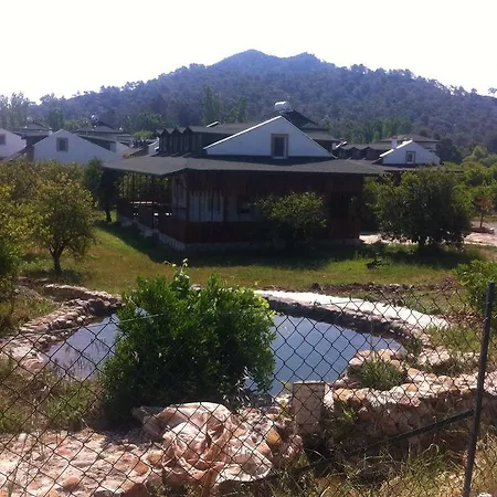 Natural Village אכסניה